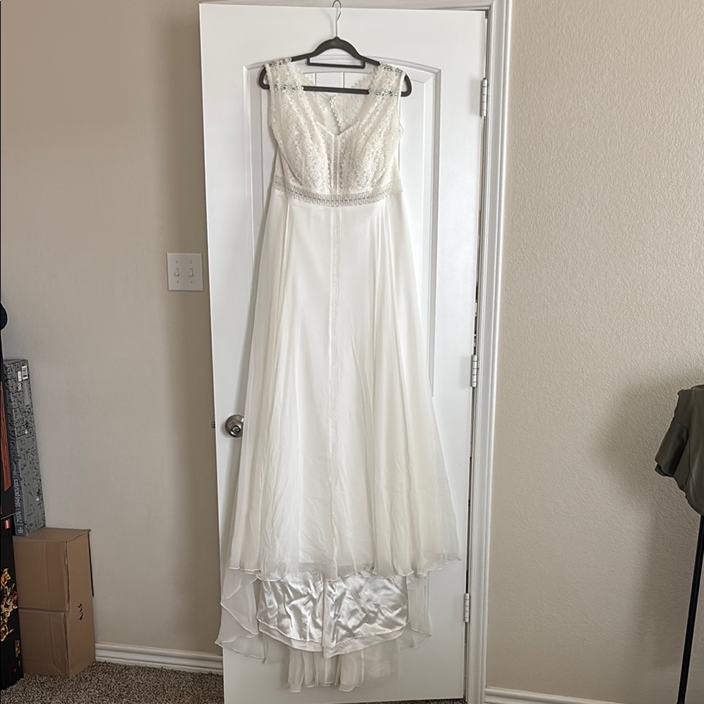 Elegant Ivory Sleeveless Boho Wedding Dress